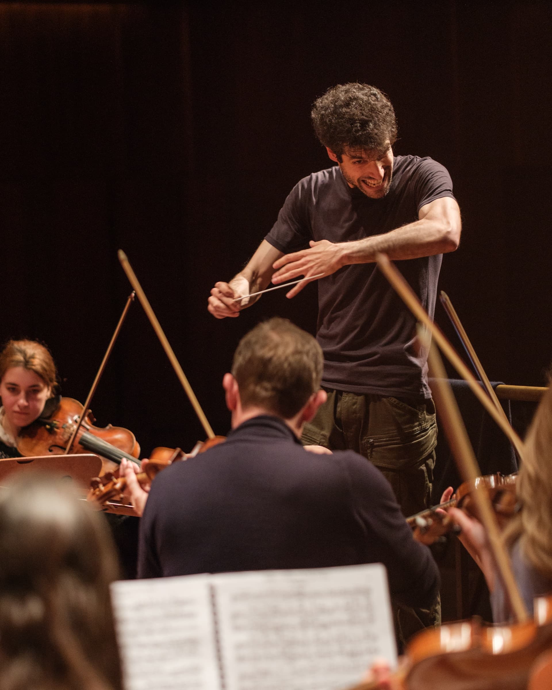 Raffaello Morales conducting a rehearsal
